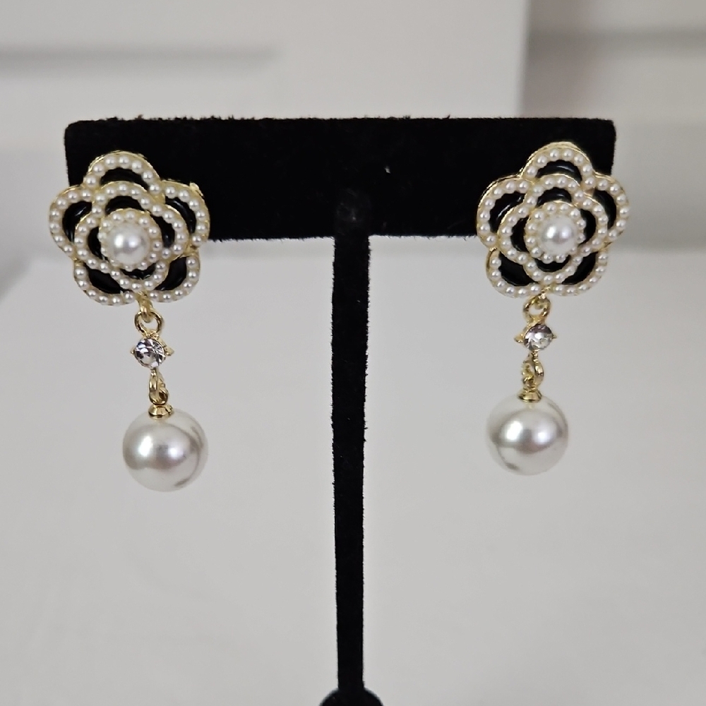 Camellia Rose NIP Earring